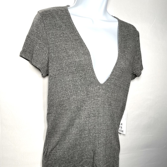 Anthropology Lacausa Cotton Grey Deep V Neck T-Shirt Size Large - Picture 2 of 4